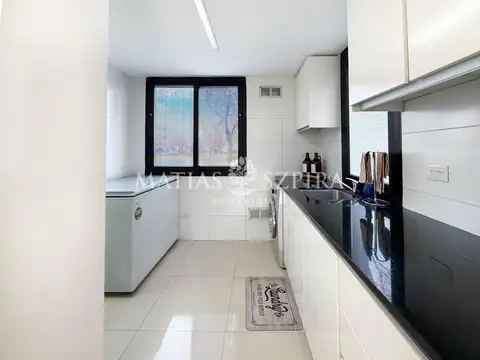 Casa en Venta con 4 cocheras