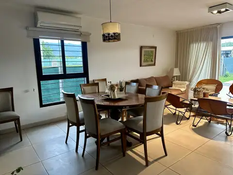 Casa 6 ambientes con 3 baños