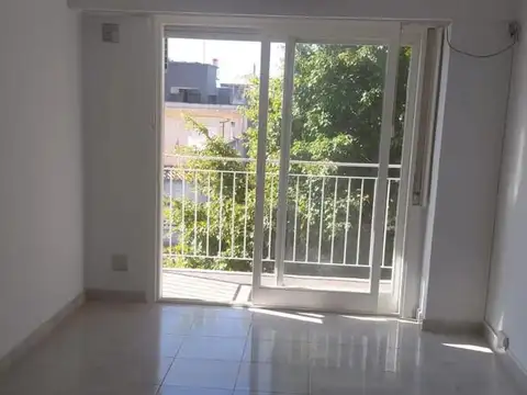 VERSALLES  Porcelana de Peralta 1000 dto. 2 amb balcon cocin