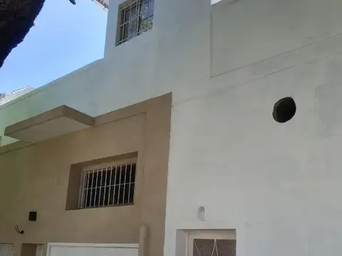 PH EN ESQUINA - TOTALMENTE A RECICLAR - ESPACIO AEREO PROPIO