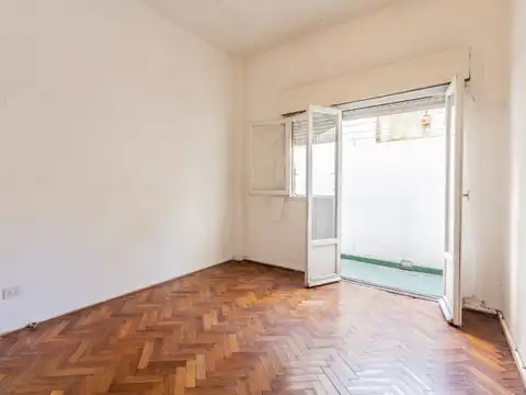 Departamento  3 ambientes. Contrafrente. Av Corrientes , Balvanera