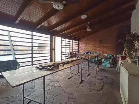 Casa en Venta con 3 cocheras