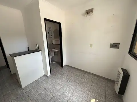 Oficina 4 ambientes con 1 baño