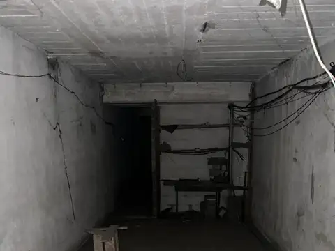 140m2 Subs 1/2 c tren  con vidriera a Galeria