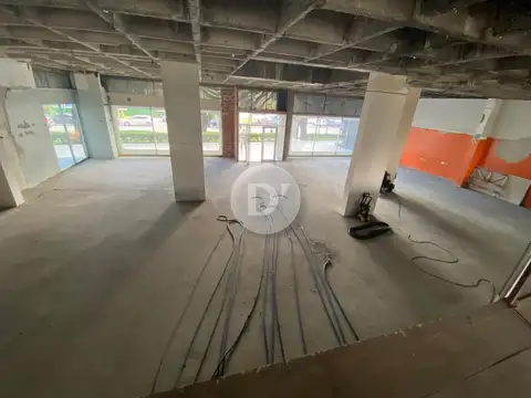 Local en Alquiler en Martinez Libertador / Rio, USD 18.000