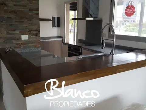 Casa en Alquiler Temporal con 1 cochera