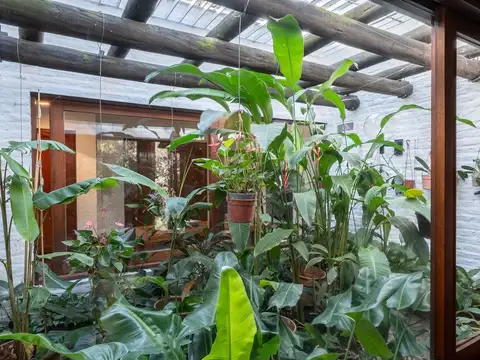 Casa en Venta con 4 cocheras