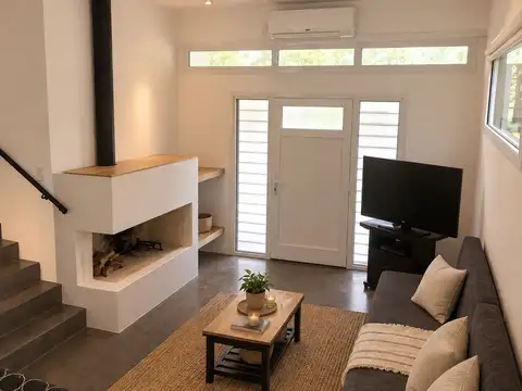 Casa 4 ambientes con 2 baños