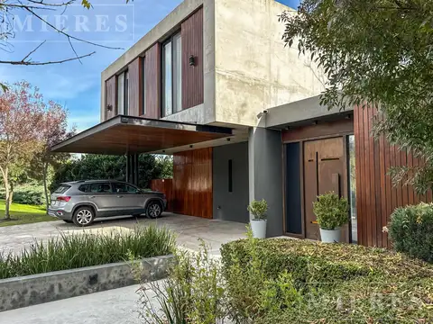 Casa 4 ambientes con 3 baños
