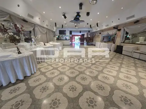 Venta Salón De Fiestas + Garage/Depósito + Departamento De 6 Ambientes