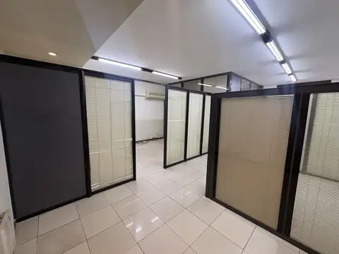 Oficina en Alquiler con 1 cochera