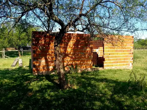 TERRENO CON CONSTRUCCIÓN EN ROMANG