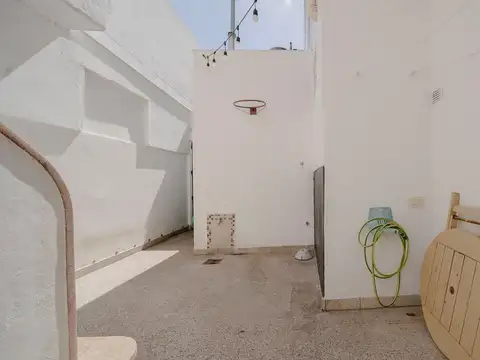 Depto Tipo Casa en Venta en Coghlan, USD 139.999