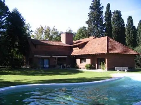 Casa en Venta con 2 cocheras