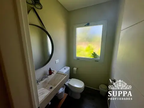 Casa 4 ambientes con 3 baños