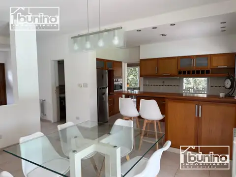 Casa en Alquiler en Funes, USD 2.500