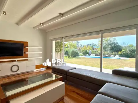Casa en Venta con 3 cocheras