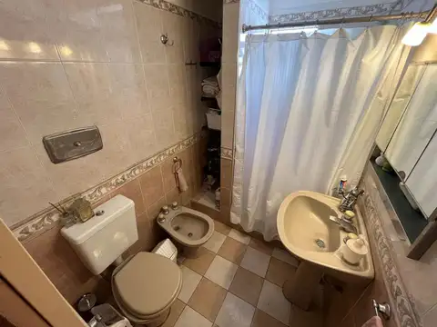 Casa 6 ambientes con 2 baños