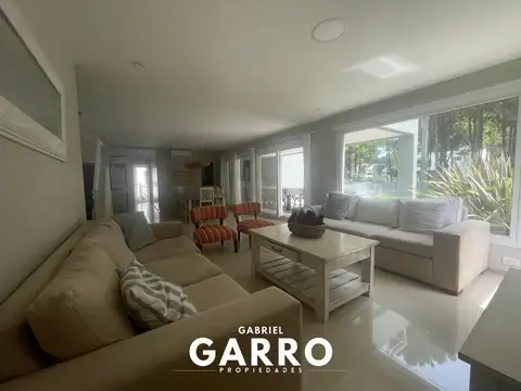 Casa en Alquiler Temporal con 3 cocheras