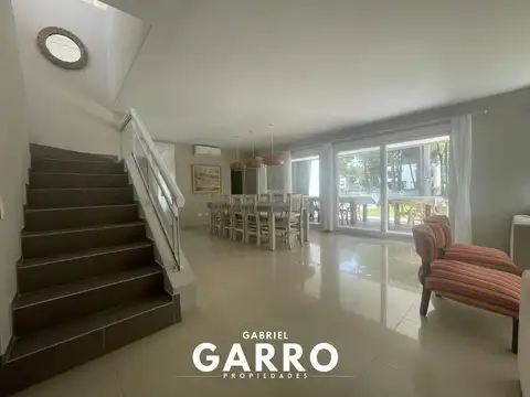Hermosa Casa en venta - Costa Esmeralda Barrio Privado.