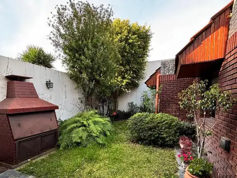 PH 4 ambientes PB c/frente, jardín y terraza.