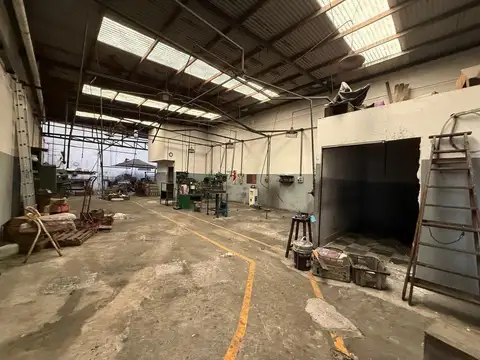 VENTA GALPON INDUSTRIAL EN VILLA MARTELLI VICENTE LOPEZ APTO CREDITO