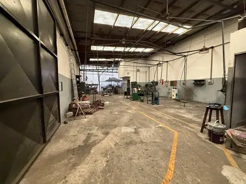 VENTA GALPON INDUSTRIAL EN VILLA MARTELLI VICENTE LOPEZ APTO CREDITO