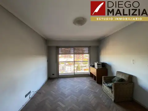 Av. Hipólito Yrigoyen  7837