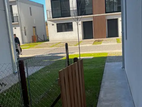 Duplex 4 Ambientes con amenities en Benavidez