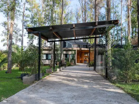 Casa 7 ambientes con 2 baños