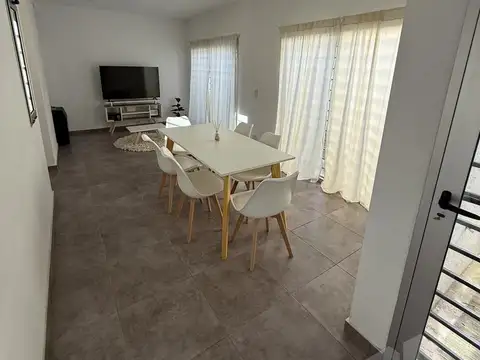 Depto Tipo Casa en Alquiler en Ituzaingo, $ 1.050.000