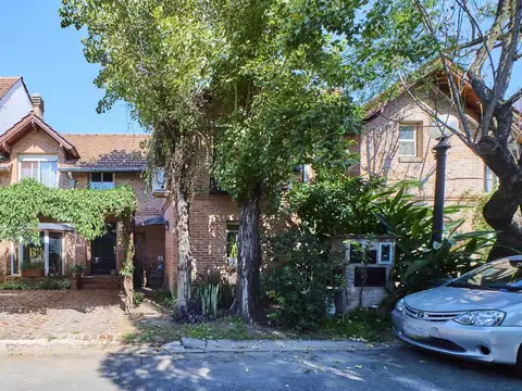 Del Valle Iberlucea  al 2295