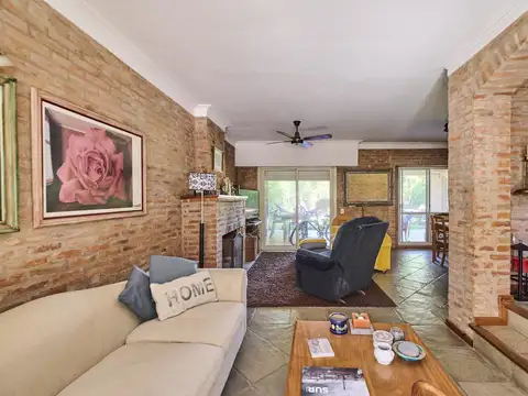 Casa 5 ambientes con 3 baños