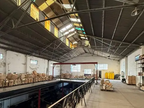 ALQUILER DE DEPOSITO  DE 1351 M2 CON OFICINAS EQUIPADAS  EN BOEDO