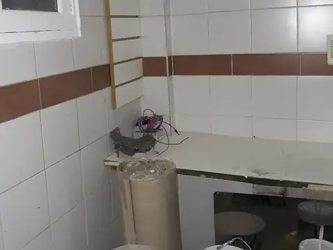 Local en Venta Via Púb.