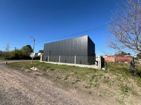 Galpon a estrenar en esquina