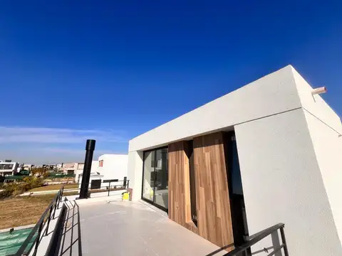 Casa en Venta con 4 cocheras