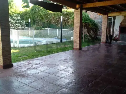 SE VENDE CASA Y SALON LUNLUNTA - MAIPU