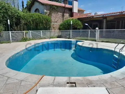 Casa 4 ambientes con 5 baños