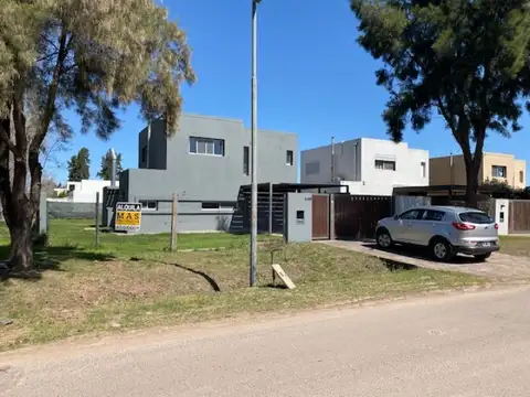 Casa de 3 dormitorios, J.B.Justo 9403,  Portal de Aldea