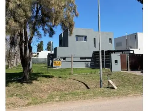 Casa de 3 dormitorios, J.B.Justo 9403,  Portal de Aldea