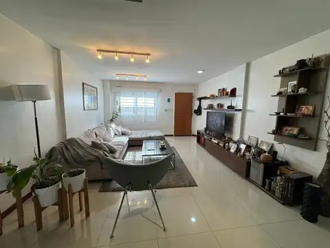 Depto Tipo Casa 4 ambientes con 2 baños