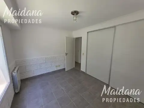 Casa en Alquiler con 2 cocheras