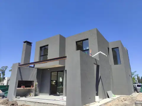 Casa en Venta en Pilar Del Este - Santa Sofia, USD 298.000