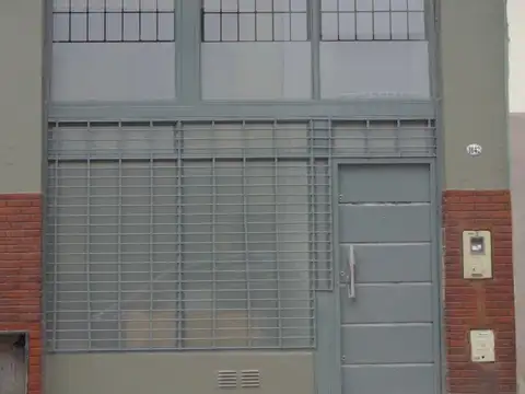 Local/Oficina/Consultorio  2 plantas total 45 m2 Baño Excelente Estado Sin Expensas