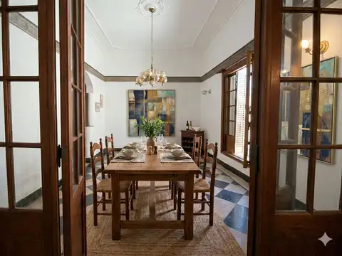 Casa en Venta con 3 cocheras