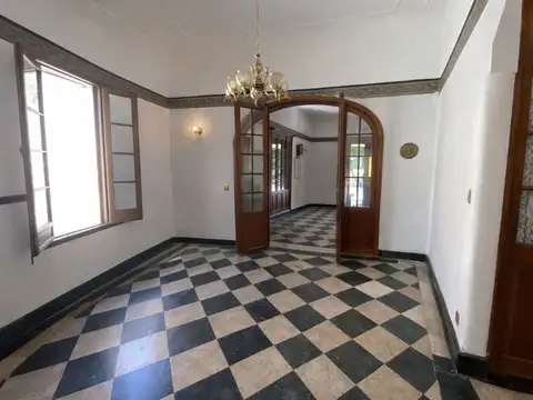 Casa 5 ambientes con 2 baños