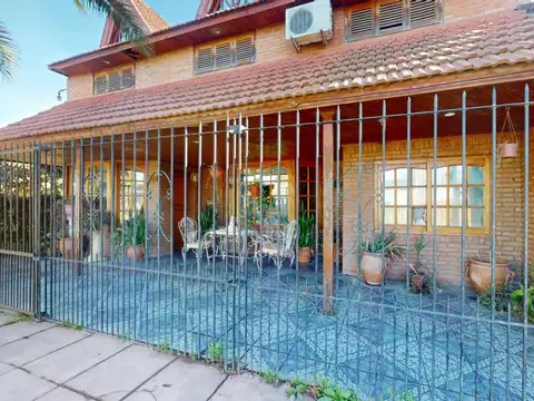 CASA EN VENTA BOSQUES 4 DORMITORIOS