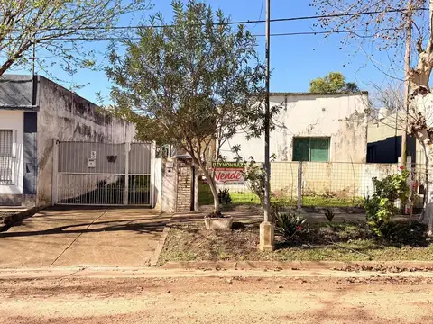 Venta Casa a reciclar con Importante Lote en Colón