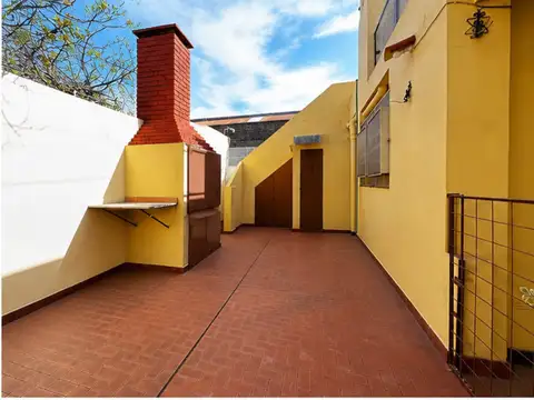 Casa 6 ambientes con 1 baño